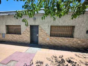 Se alquila casa ubicada en calle Cadete Chileno, Las Cañas, Guaymallén. 