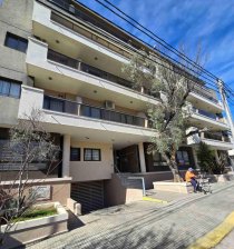 BELLO DEPARTAMENTO EN VENTA EN CARLOS PAZ, GRAN OPORTUNIDAD, FRENTE CON BALCÓN A LA CALLE