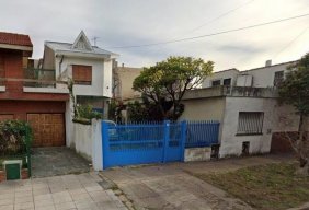 Casa de 3 ambientes c/cochera y dependencia en V. Bonich