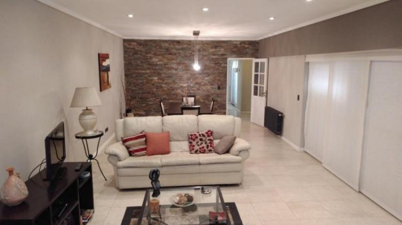Foto Casa en Venta en Lanún Oeste, Lanus Oeste, Buenos Aires - U$D 320.000 - CAV97579 - BienesOnLine