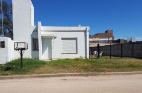 VENTA | Oportunidad con renta – Casa 2 Dorm. El Bosque, Las Varillas